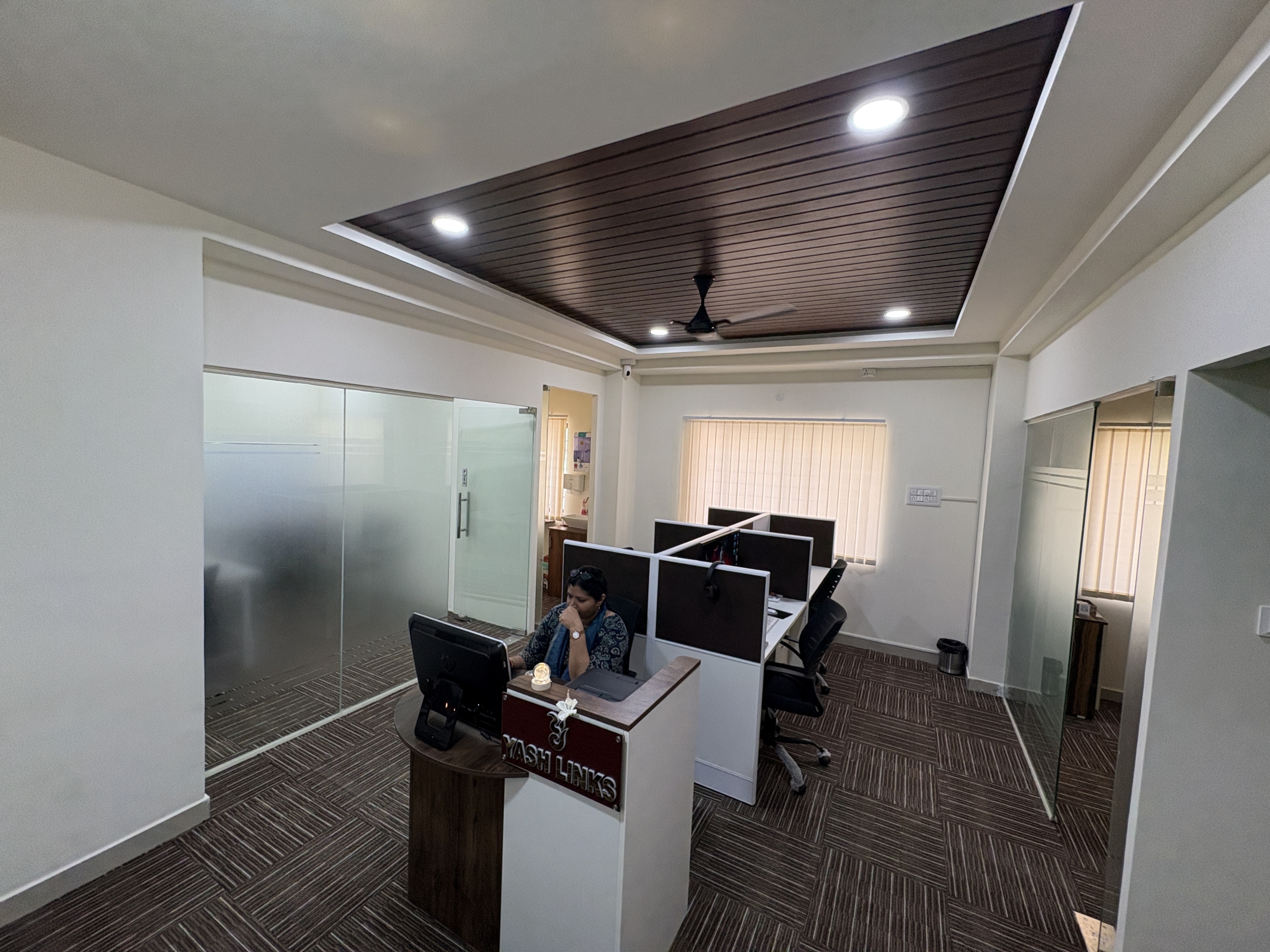 Yash Links Office Receiption scaled